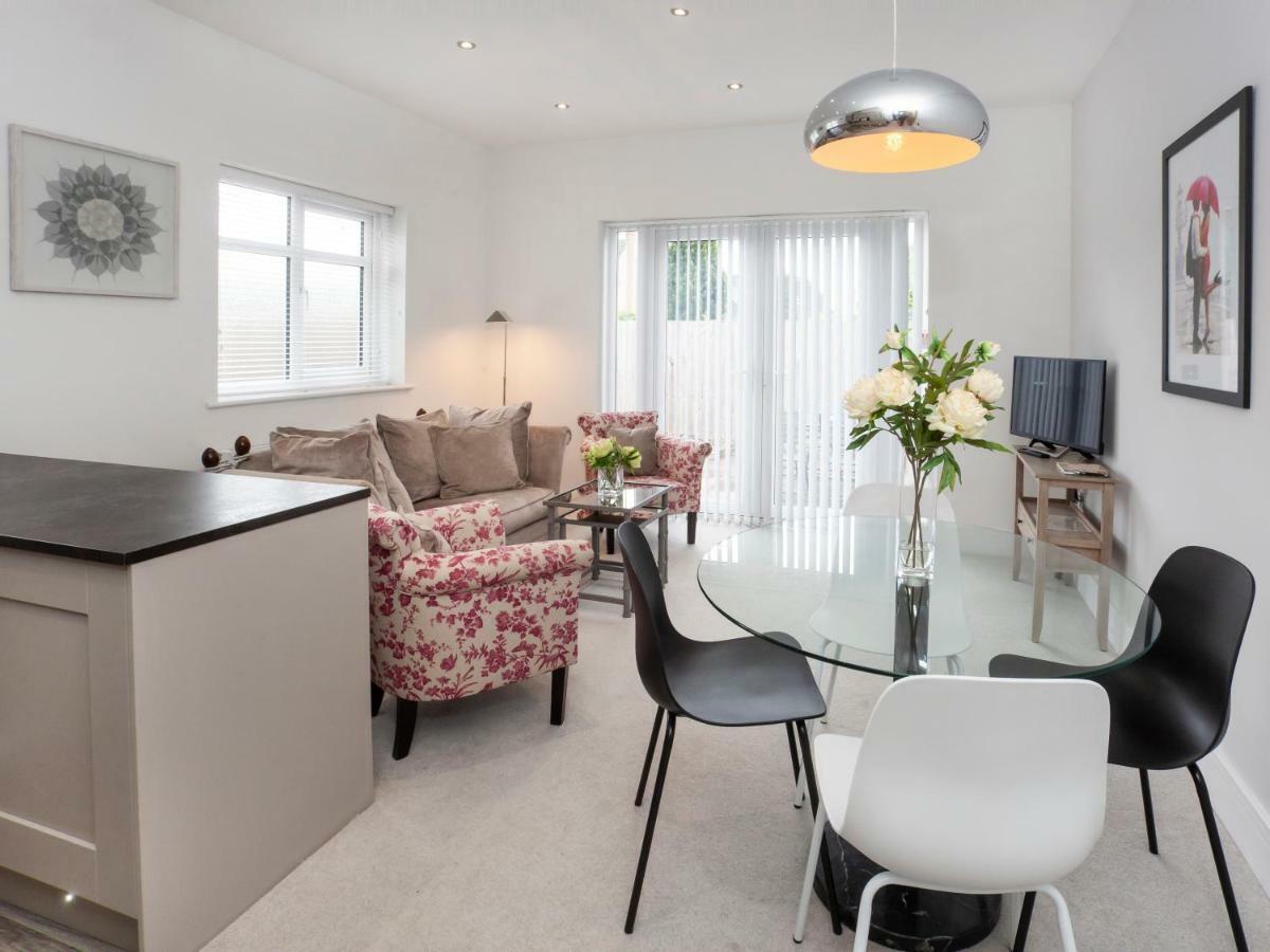 White House Apartments-Free Parking 1 Car Per Apartment York Exterior foto